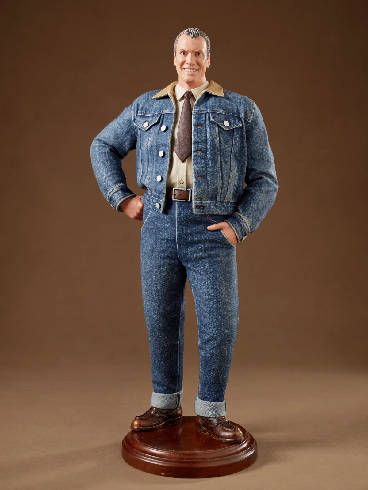 Miniature full-figure sculpture of a man, hand-painted in matte resin. Full figure, 7″ (18 cm), matte resin, 9 painting hours